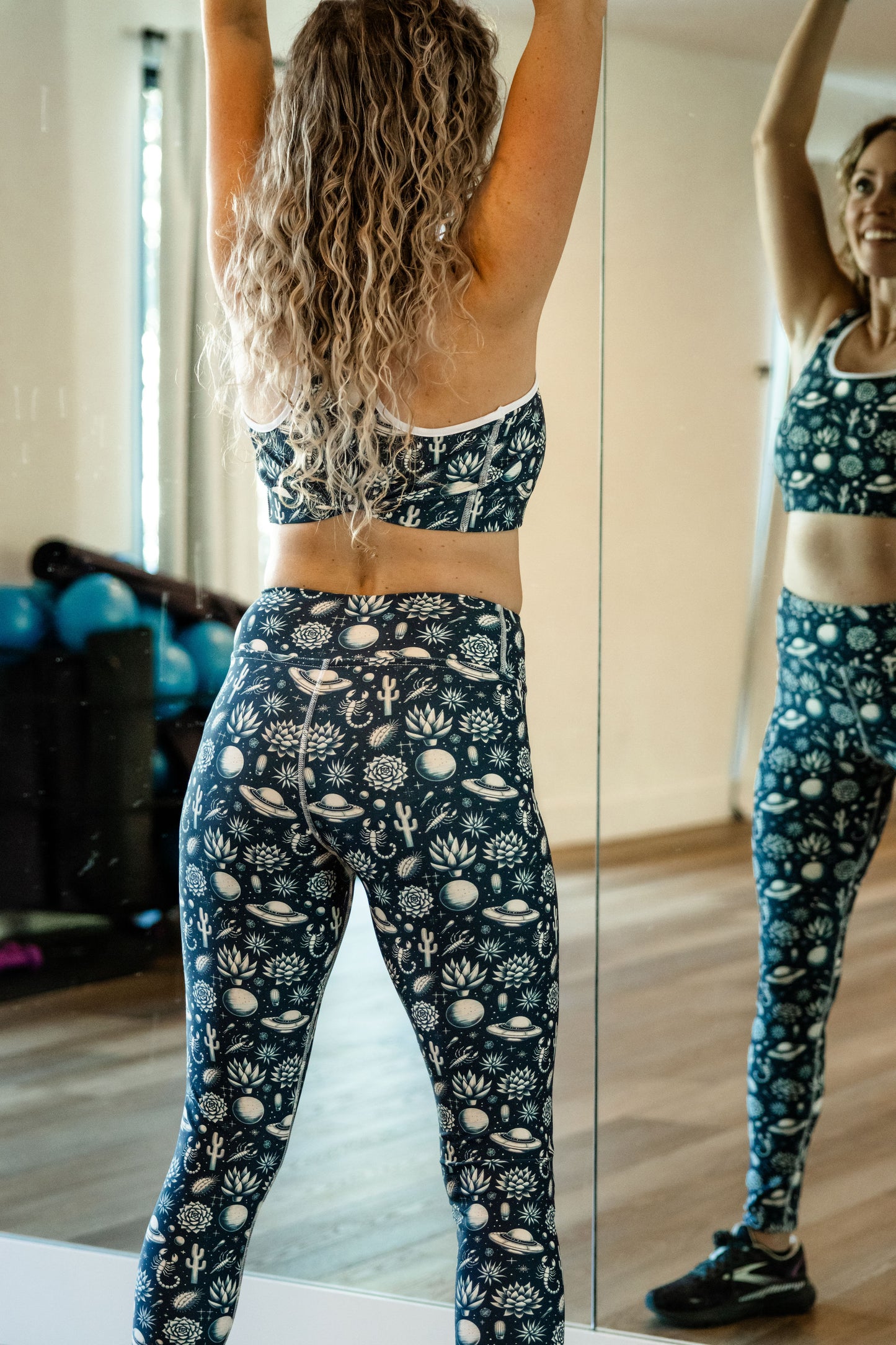 Scorpion Abduction: Unidentified Leggings